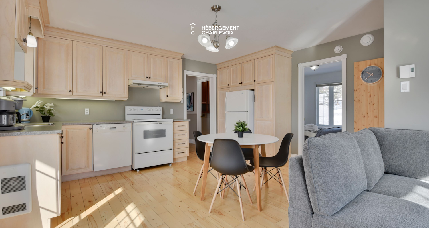 MAR-17 - Roof terrace with river view.